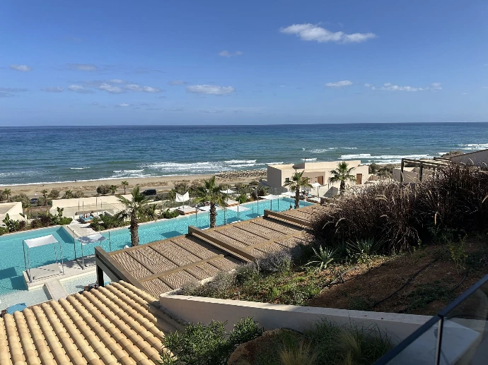 Pool & Strand